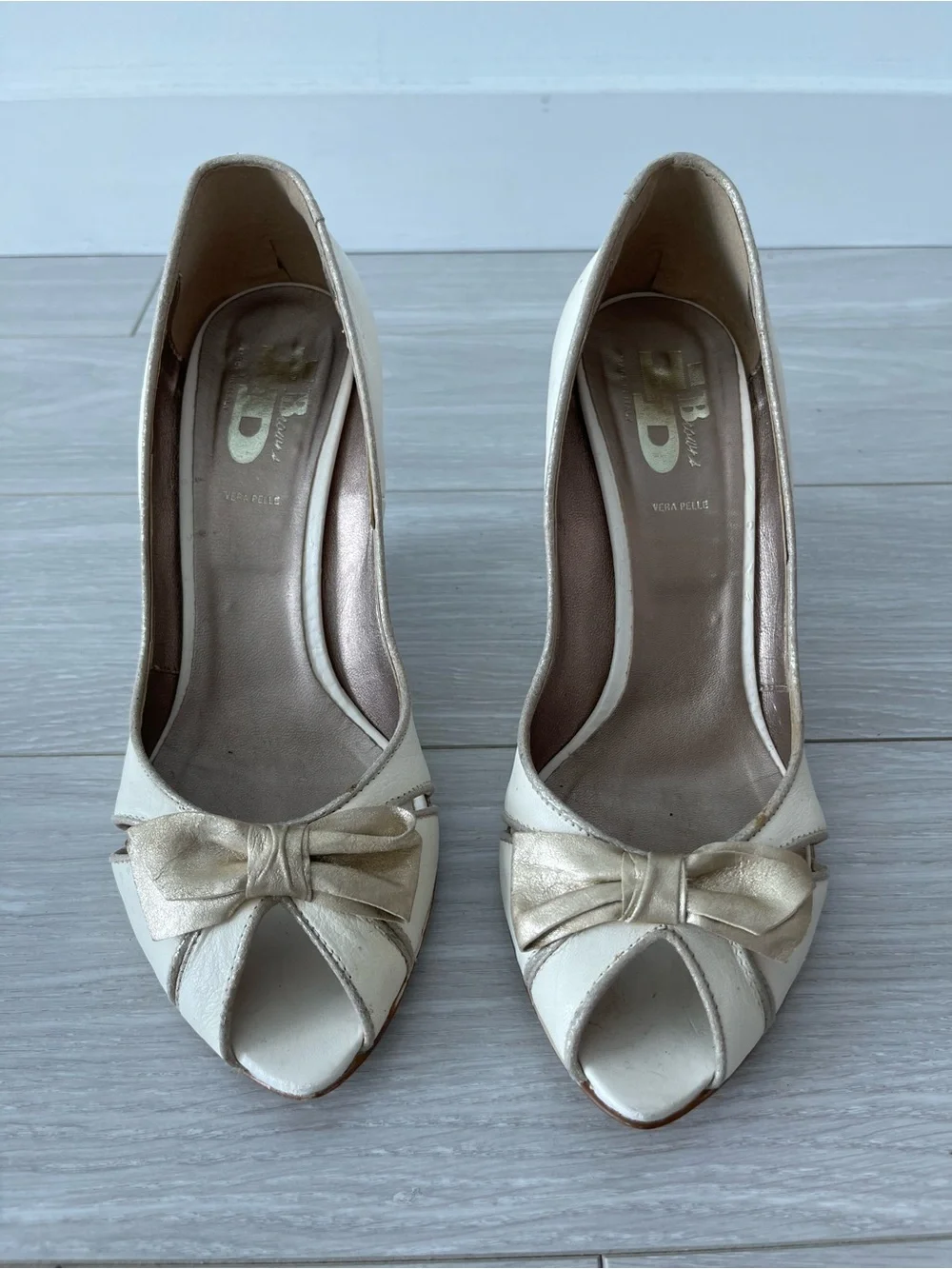Browns White Genuine Leather Peep-Toe Bow Pumps Silver Wedge Heel Size 40